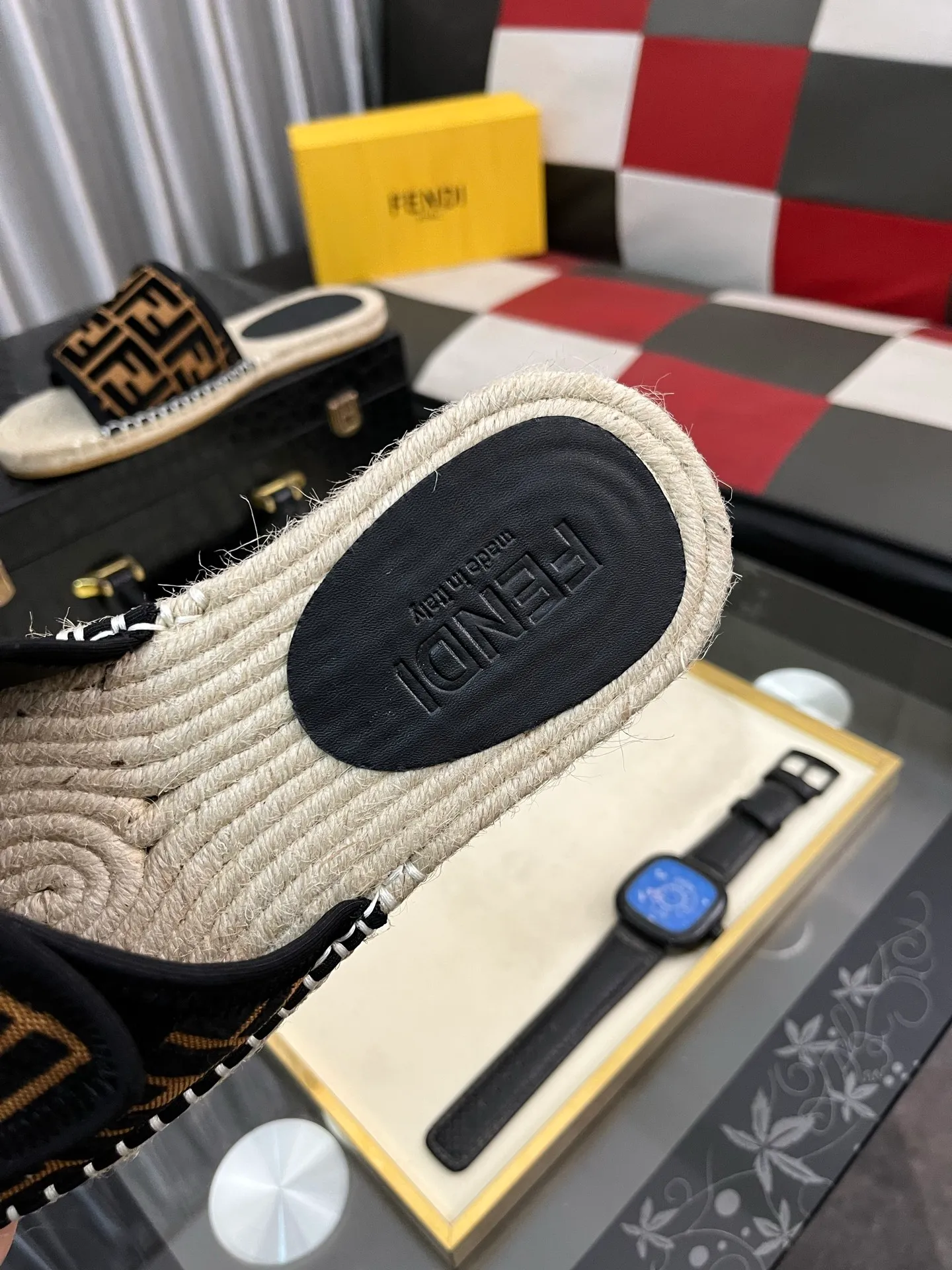 Men's shoes💰320⌚️⌚️[FENDI~Fendi slippers] High-end men's shoes brand official website 1:1 latest masterpiece: original mold customization, fabrics made of imported original materials, upgraded outsole, lighter, top quality in the market, simple and tasteful, a must-have for fashionistas, fashion is at your feet, full of confidence, the same style at the counter👍The season of summer slippers is here. Yardage: 38-44. Can be customized45.46.47